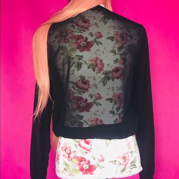 Chiffon Crew Neck - Picture 5 of 5